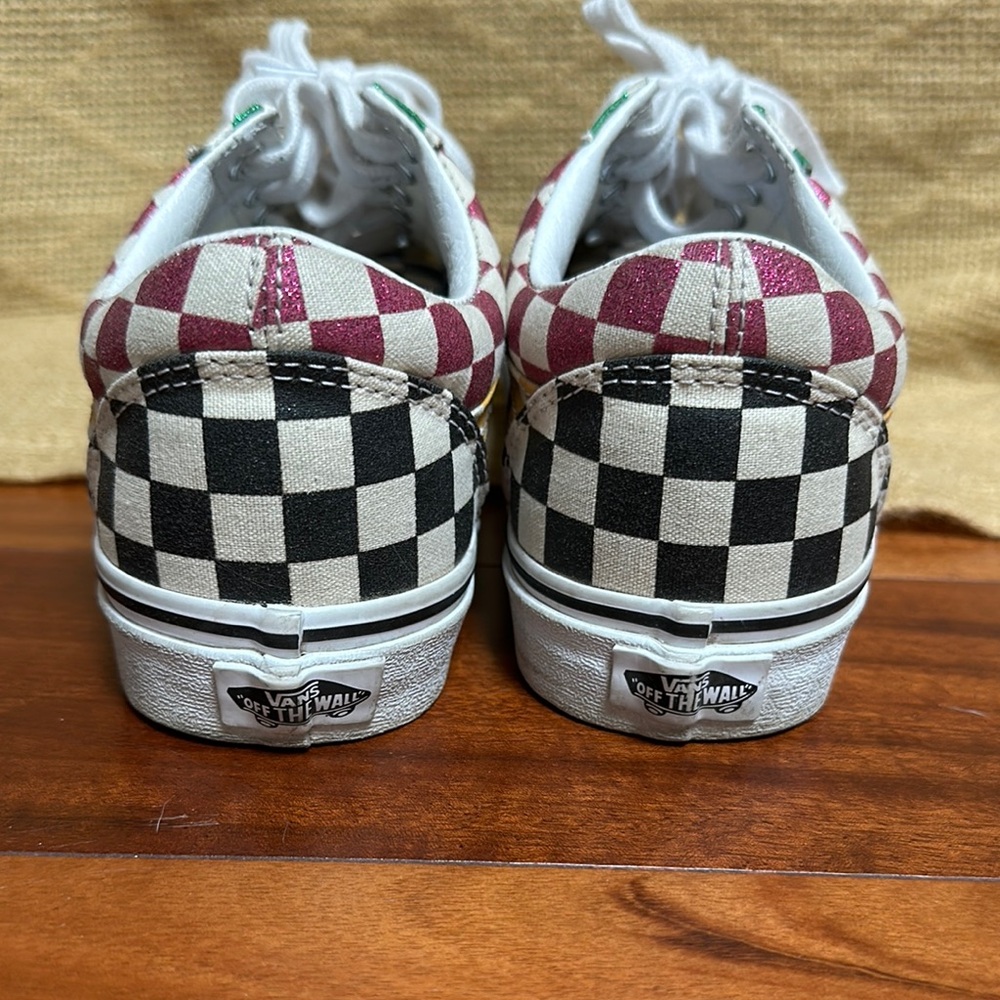 VANS - Picture 2 of 4
